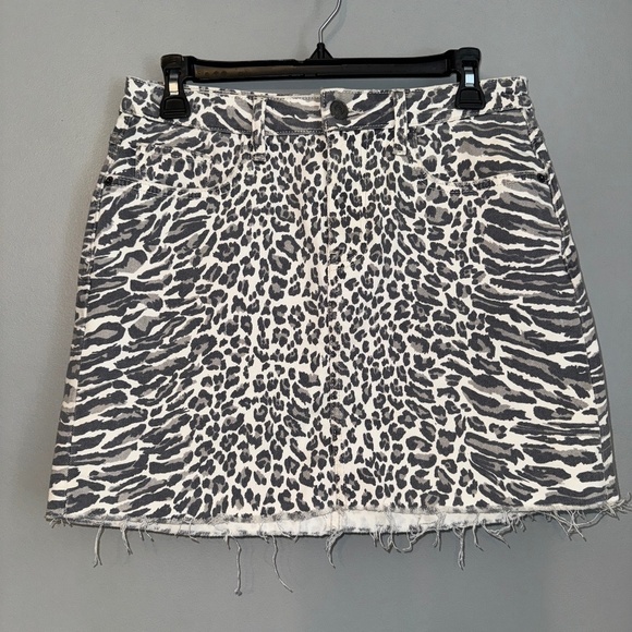 EUC Current/Elliott Leopard Print Denim Mini Skirt Size 28 - Picture 2 of 6